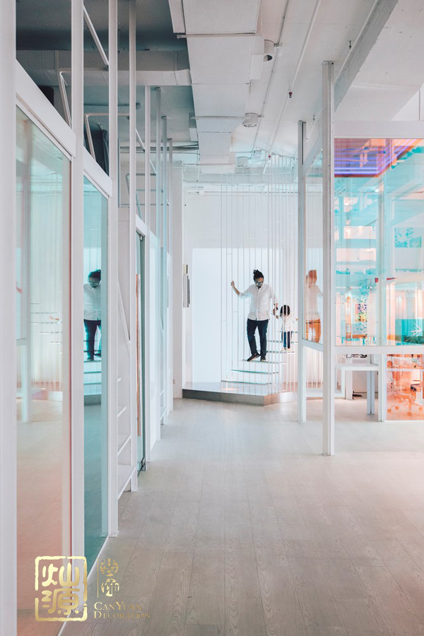 現(xiàn)代簡約辦公室裝修設(shè)計(jì)