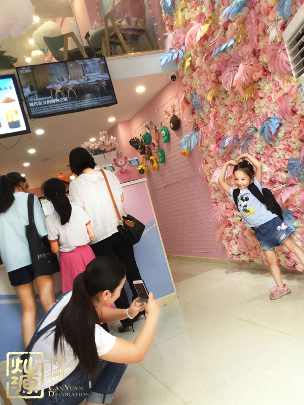 南寧網(wǎng)紅奶茶店設(shè)計(jì)裝修實(shí)例分享 顧客絡(luò)繹不絕的原因原來是這個